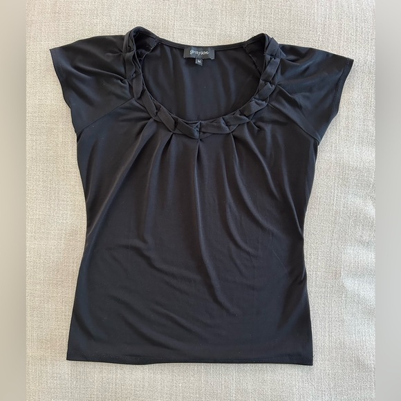 Black Short Sleeve Crew Neck Top. Size Medium - Picture 4 of 6